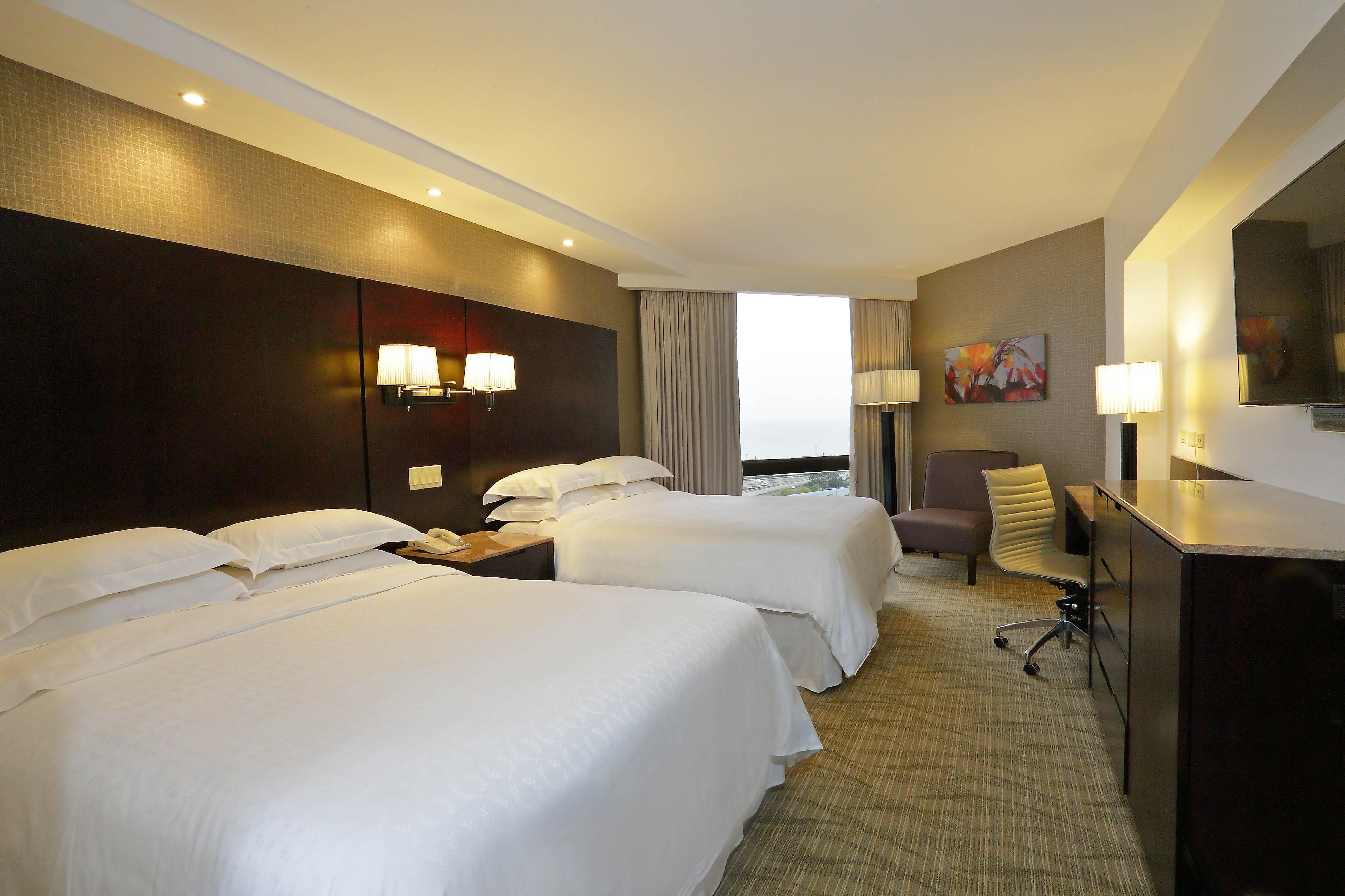 ホテル シェラトン グランド パナマ パナマ・シティー エクステリア 写真 A guest room at the Sheraton São Paulo.