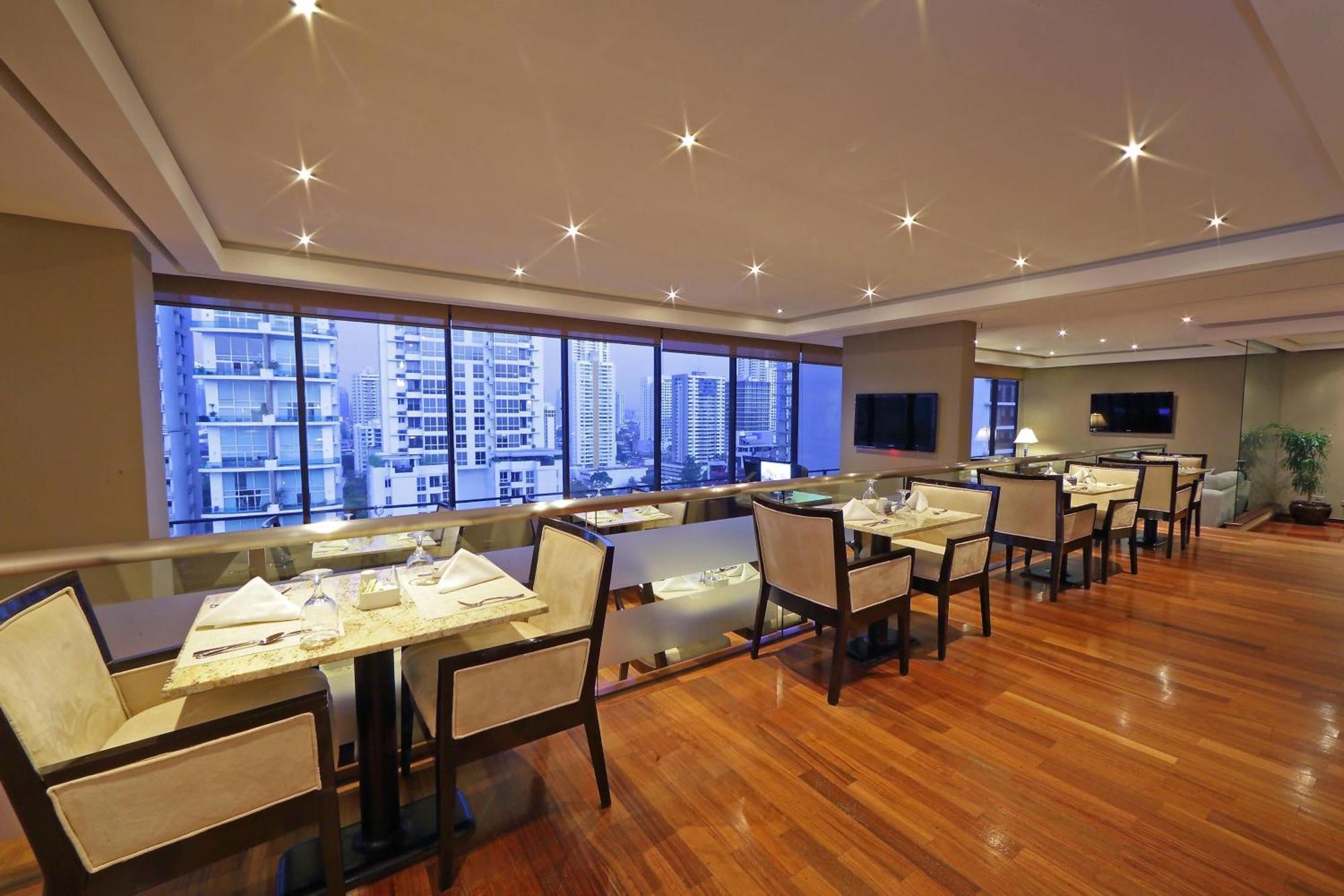ホテル シェラトン グランド パナマ パナマ・シティー エクステリア 写真 Club Lounge at the 33rd floor
