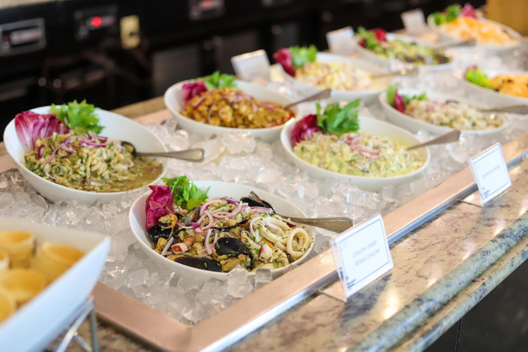 ホテル シェラトン グランド パナマ パナマ・シティー エクステリア 写真 A salad bar